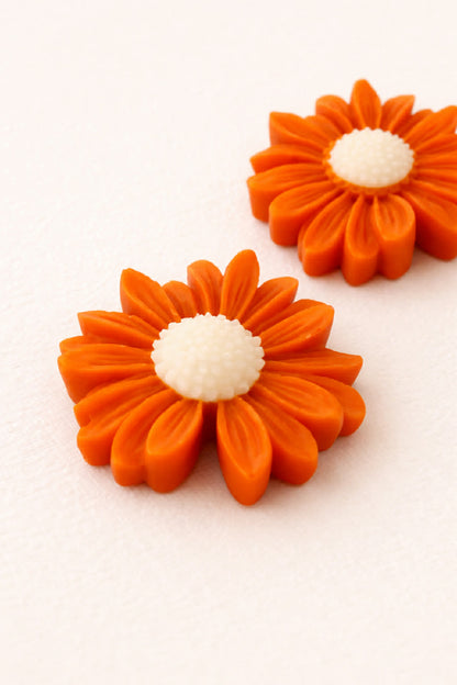 Handcrafted daisy shaped scented wax melt by Decree Candle Co.